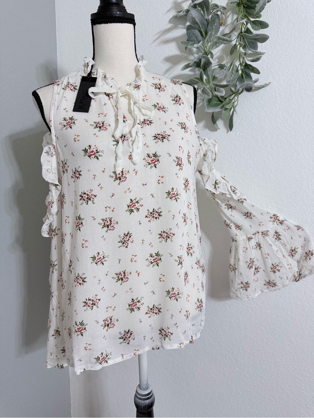 Buffalo David Bitton White Floral Cold-Shoulder Ruffle Blouse